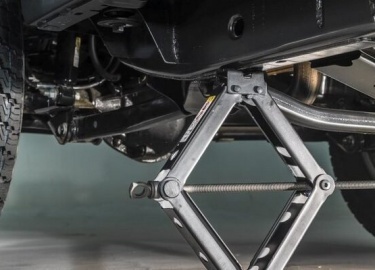 Рейтинг лучших автомобильных домкратов на 2021 год: обзор подкатных, винтовых, ромбических, реечных, бутылочных моделей. Как выбрать домкрат.